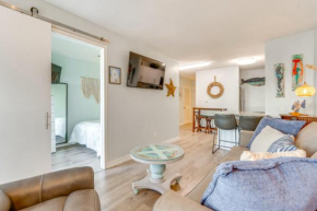 Walk to Beach Resort Retreat with Balcony in Destin